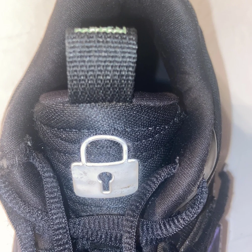Nike Freak 3 sneakers size 6Y